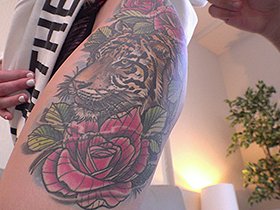 ロスでナンパした某有名大学に通う女子大生が彼氏に内緒で自慢のタトゥーと豪快エビ反りでイキまくりAV出演 ダコタ（21歳）　サンプル画像02